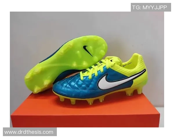 足球球星偏爱高帮低帮鞋款的区别与选择分析