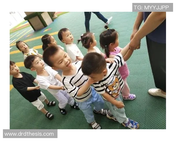 球星子嗣继承父业踢球瞬间展现天赋父爱传承与荣耀接力